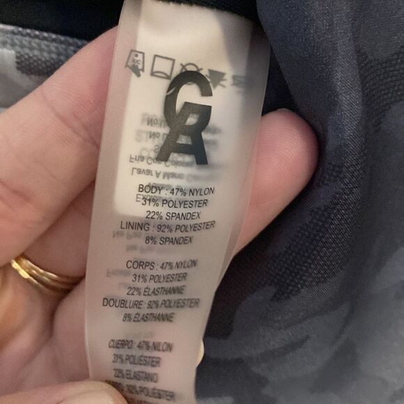 Good American-Grey Ombre camo print- Sports bra- Size 2 (medium) - Picture 6 of 6